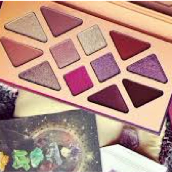 ĀTHR Beauty Manifest Crystal Eyeshadow Palette - Picture 13 of 13